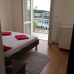 Tomas